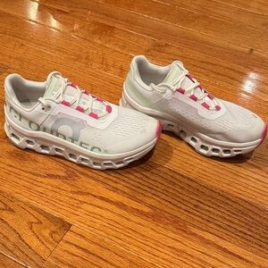 On Running Cloudmonster sneakers